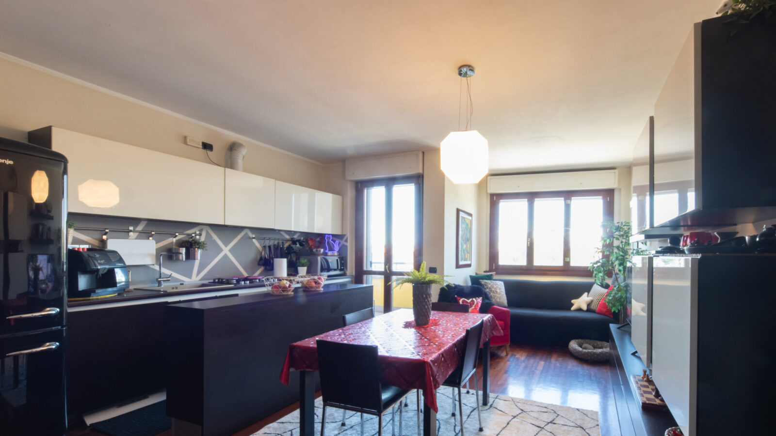 3 LOCALI PIANO ALTO CON BALCONI