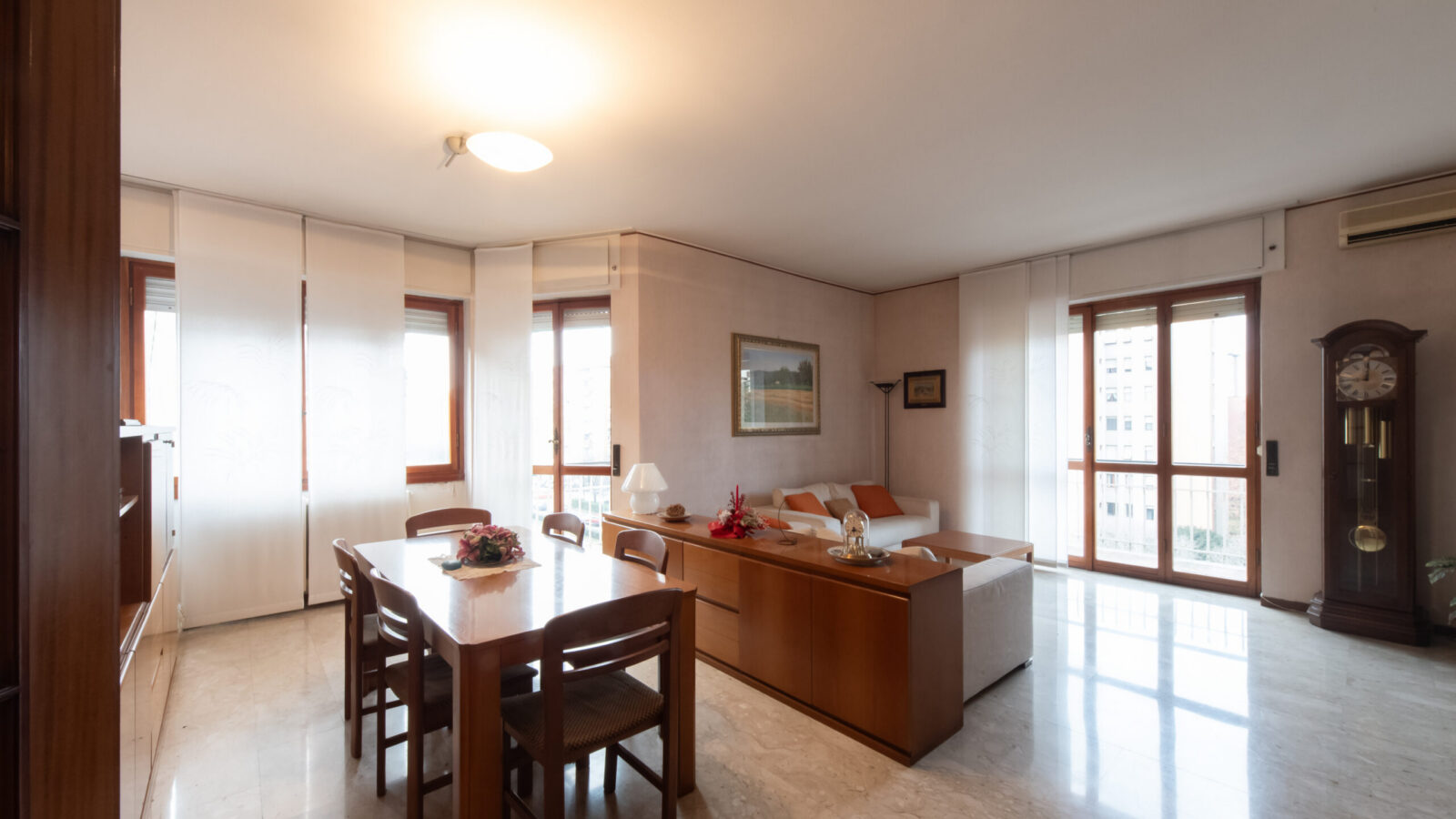 4 LOCALI PIANO ALTO CON BALCONI