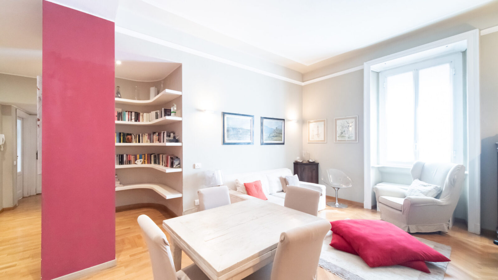 3 LOCALI CON CUCINA SEPARATA E BALCONE