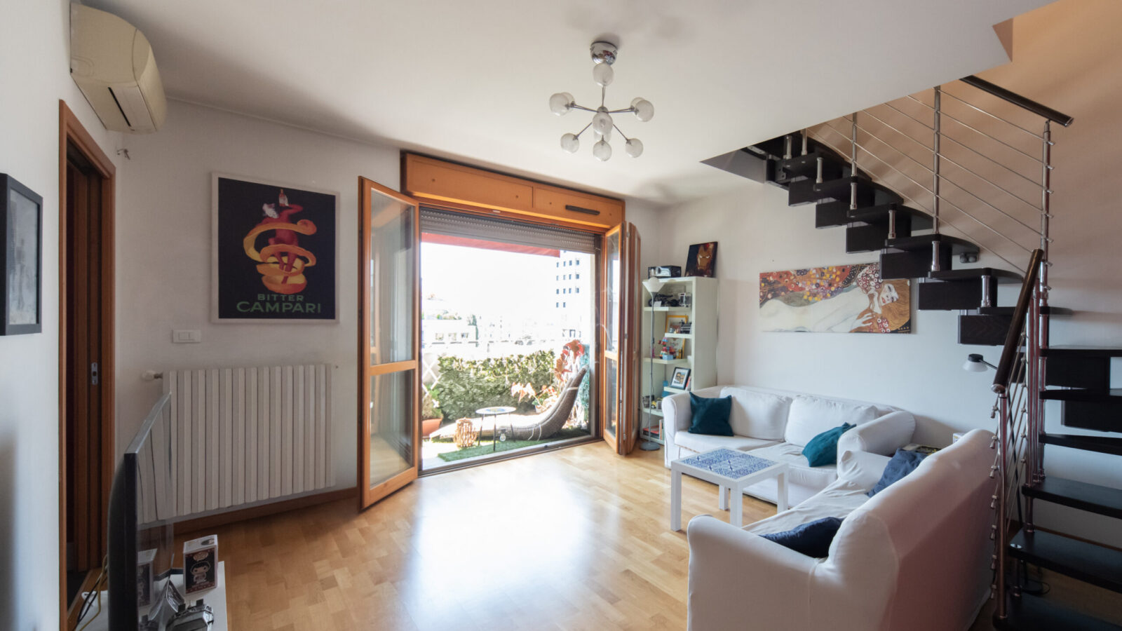 3 LOCALI CON TERRAZZO, ULTIMO PIANO – BOX