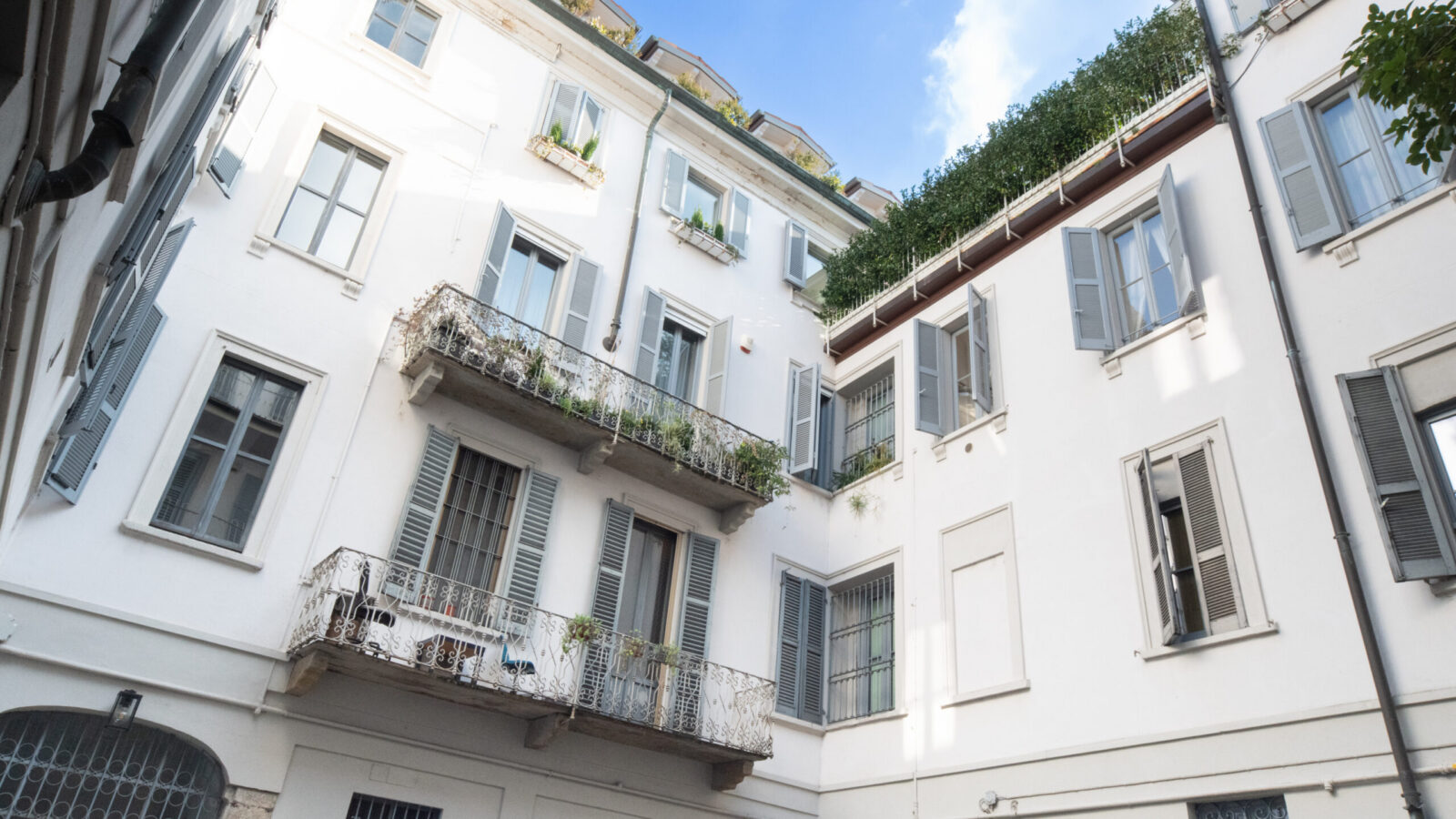 2 LOCALI CON CUCINA SEPARATA