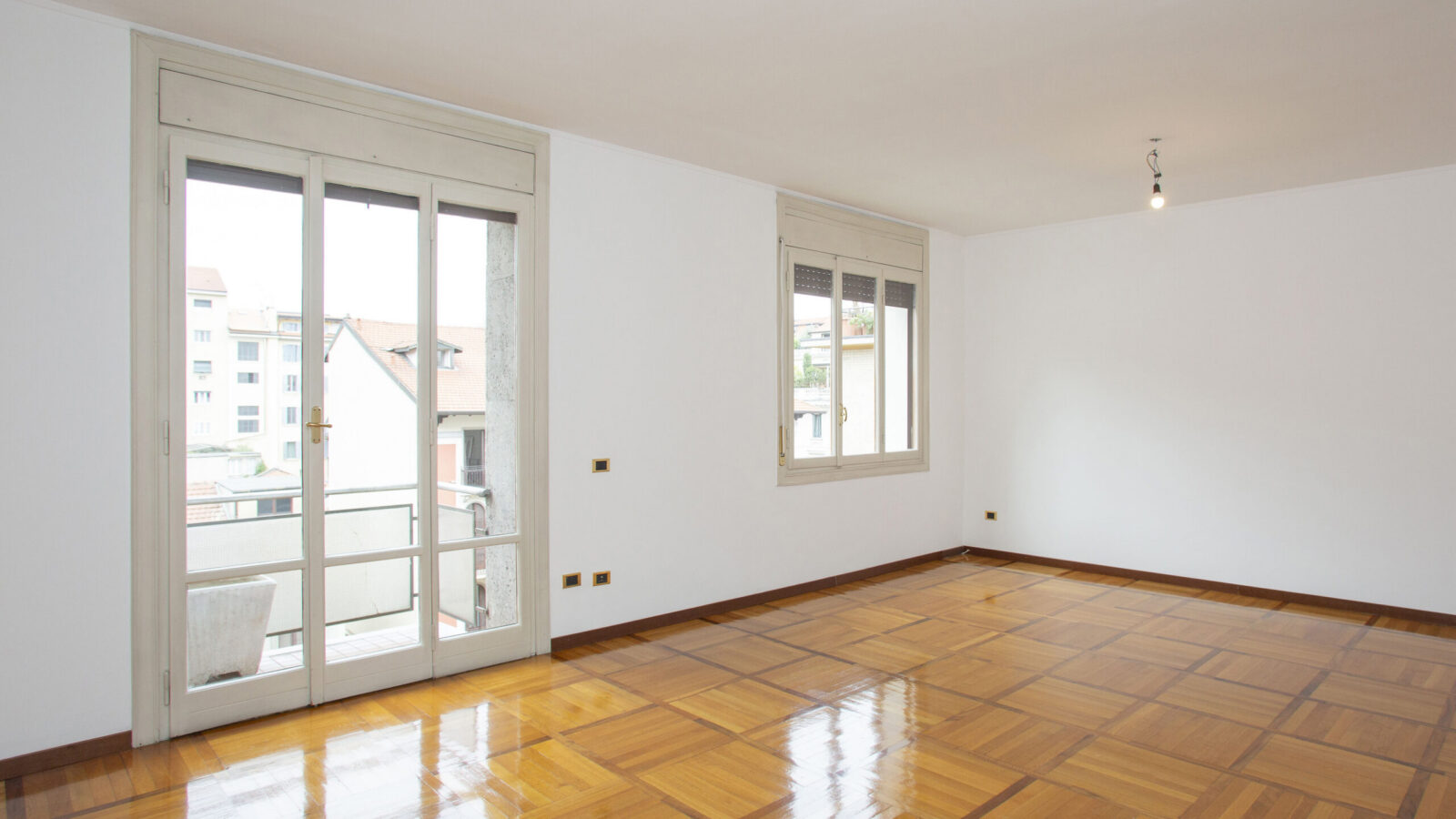 4 LOCALI PIANO ALTO CON BALCONI