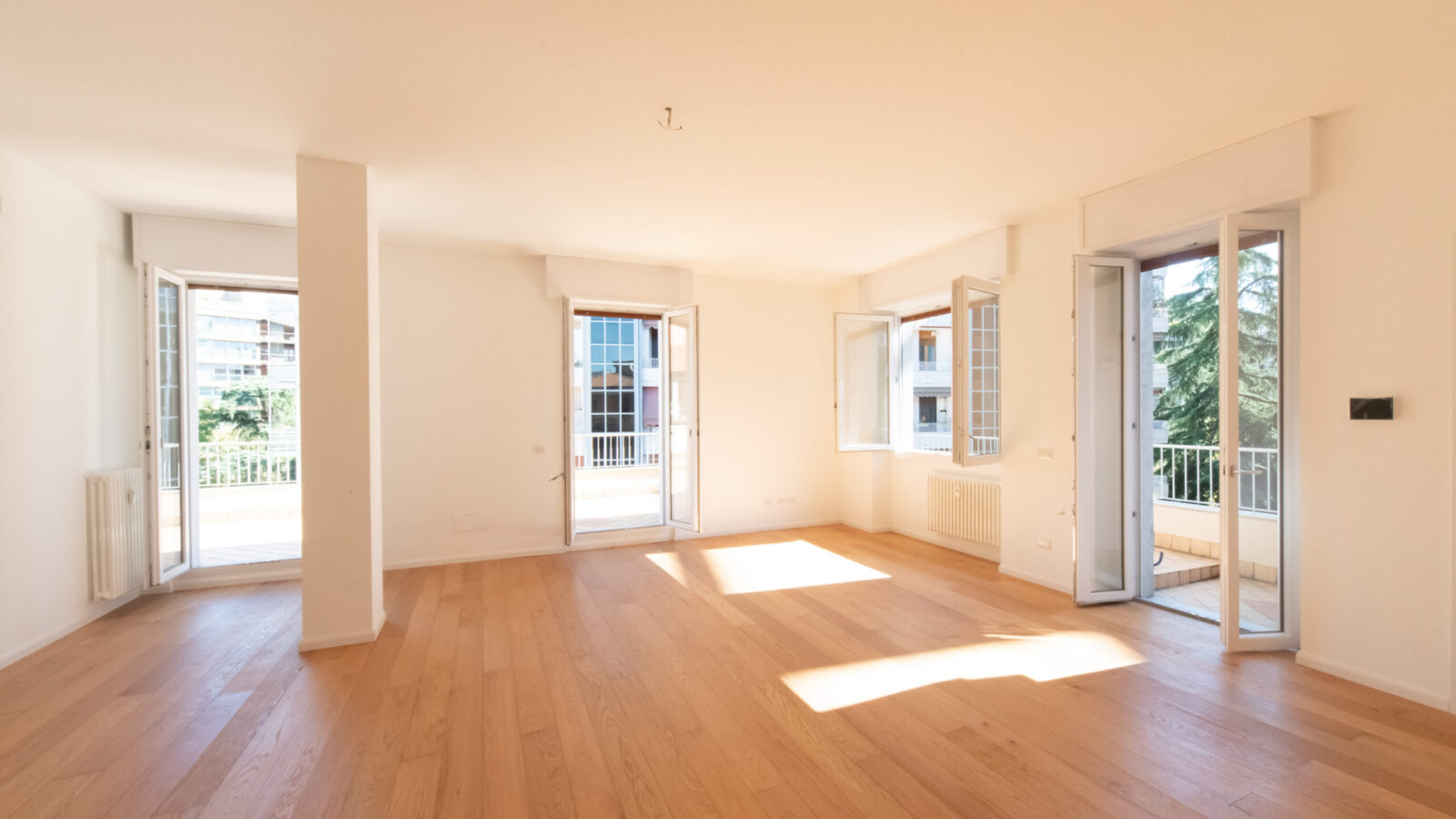3 LOCALI CON TERRAZZO